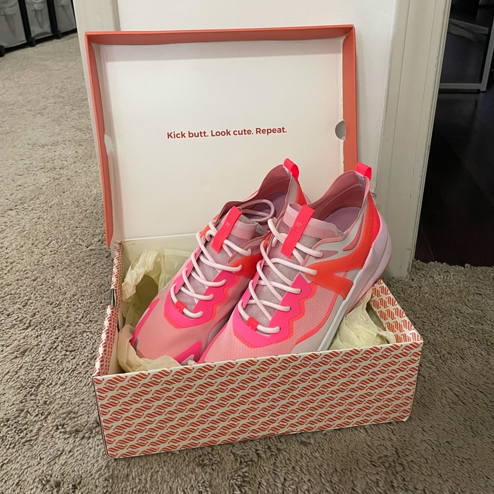 Fabletics Tennies